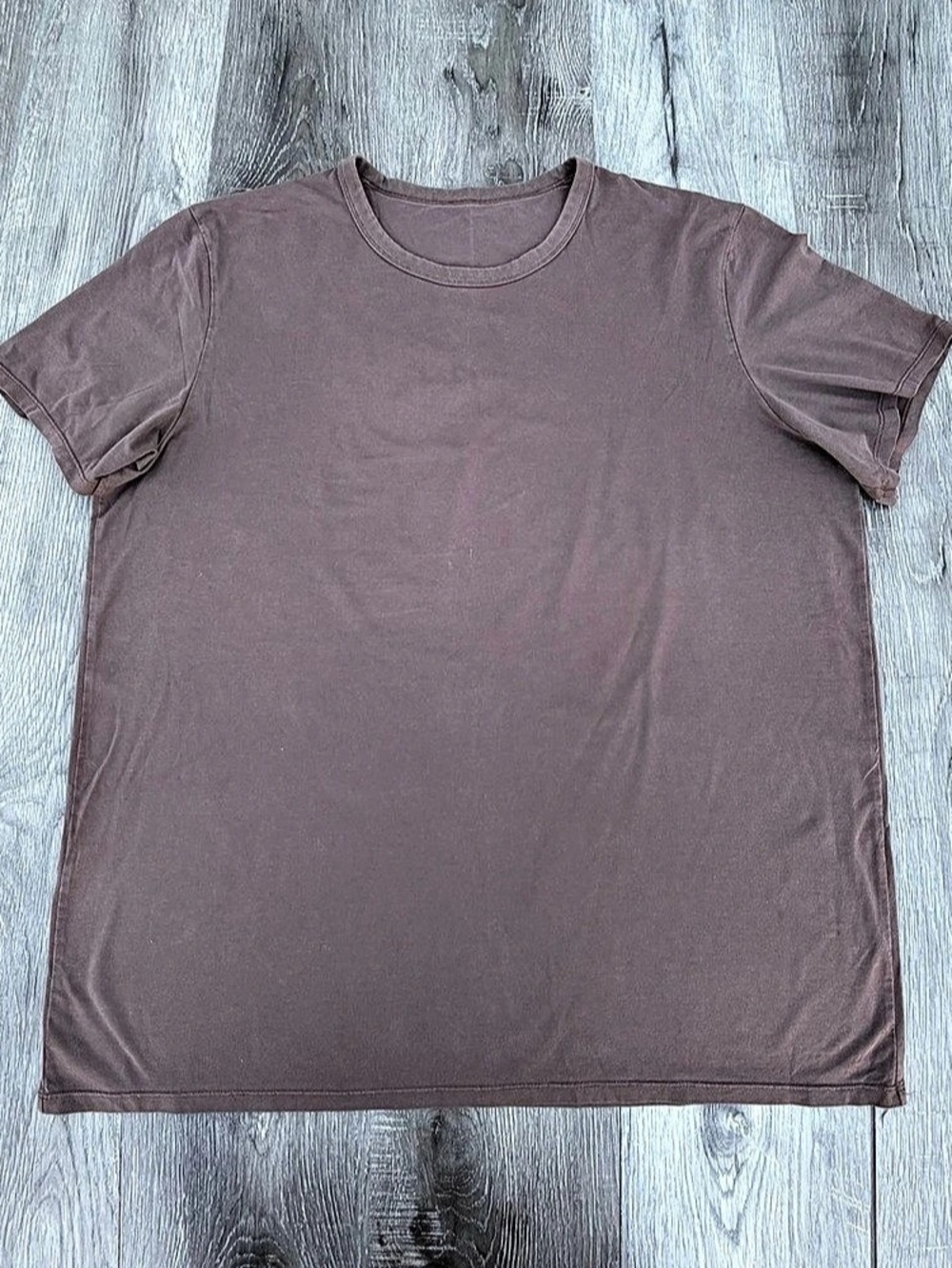 lululemon Men’s Short Sleeve Tee in Brown XL